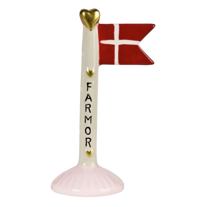 Fahnenmast mit dänischer Flagge, senkrechtem Schriftzug „OMA“, goldenen Herzen und rosa Sockel.