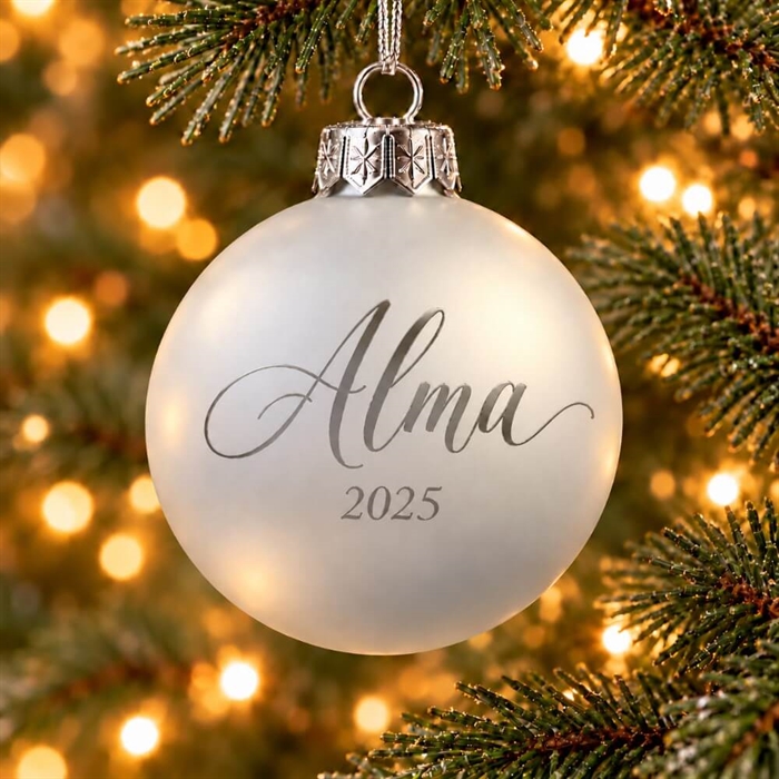 Persönliche Weihnachtskugel mit Namen in mattem Silber